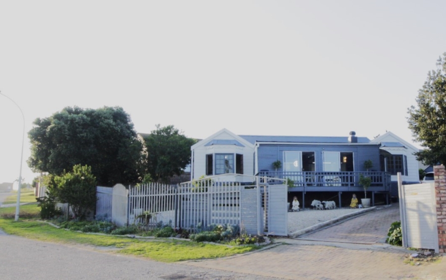3 Bedroom Property for Sale in Wavecrest Eastern Cape